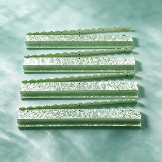 Jade-Tone Acrylic Mahjong Rack & Pusher Set – Green Shell Pattern with Scallop Pusher 1